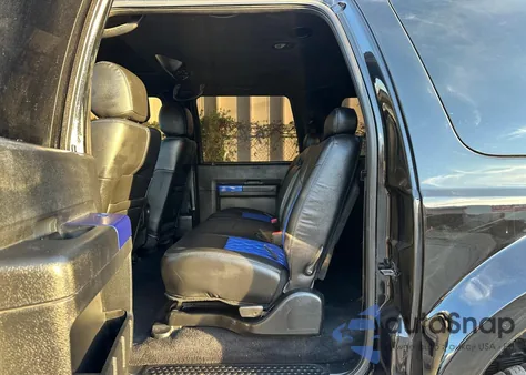 2004 Ford Excursion Eddie Bauer z USA, uszkodzony, nr VIN 1FMSU45P14EA06923